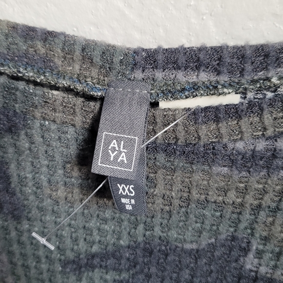 Camo Mixed Waffle Top - Picture 7 of 8